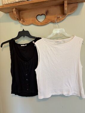 Doen pair of tops size XXL